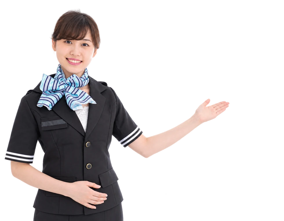 航空業界での就職を目指す方に向けて微笑む現役CAの写真